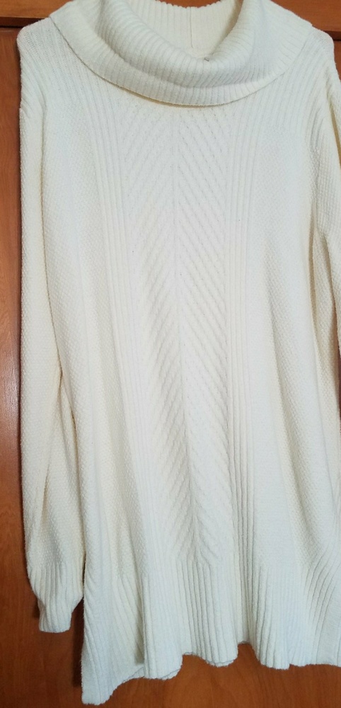 Leo & Nicole off white sweater